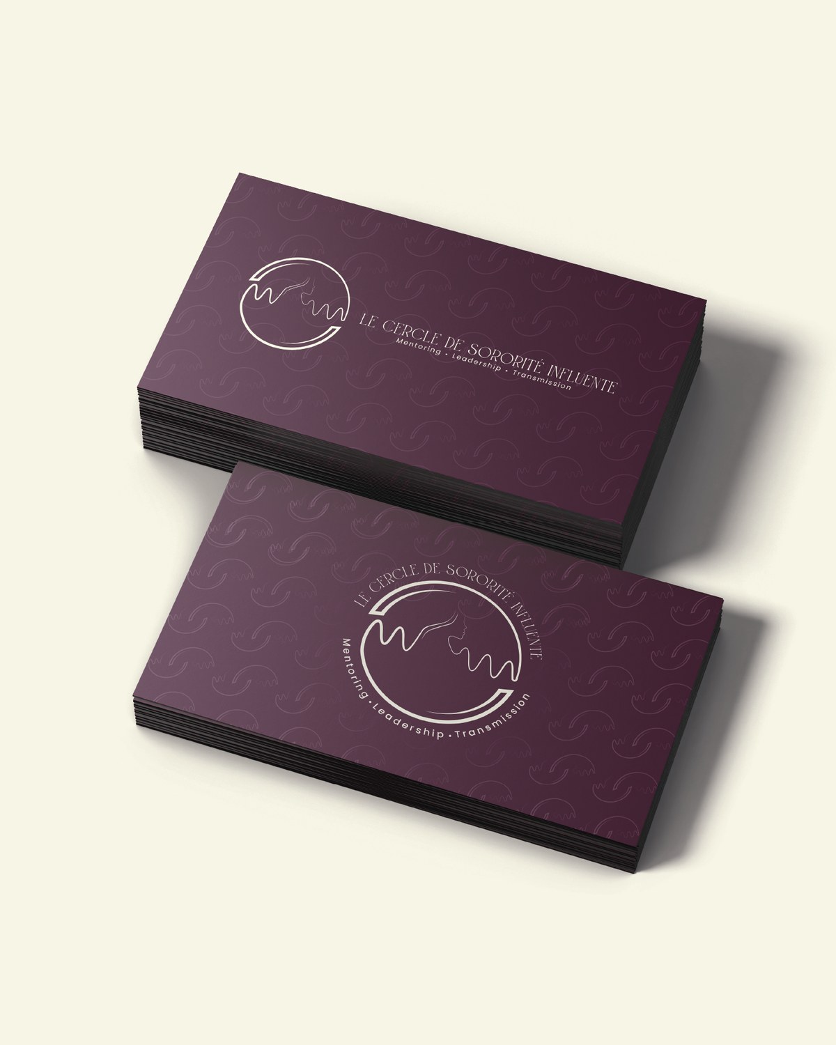 Le Cercle de Sororité Influente business card mockup